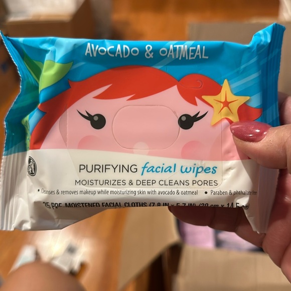 CVS Avacado & Oatmeal purifying facial wipes(25 wipes in each pack) 4 packs! - Picture 2 of 3